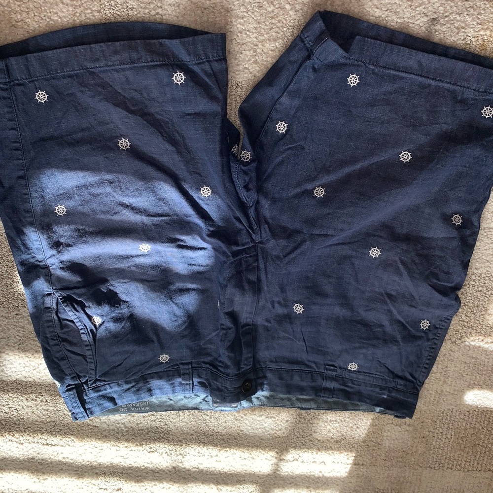 Men’s J Crew Navy with white wheels short